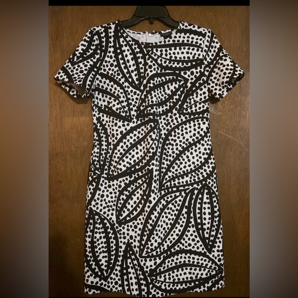Ann Taylor Sheath Black & White Graphic Cheetah Leaf-Print Dress size small